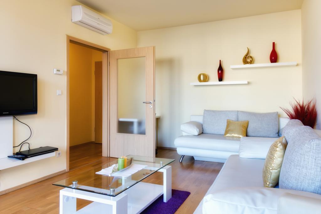 1-Bedroom Deluxe Apartment